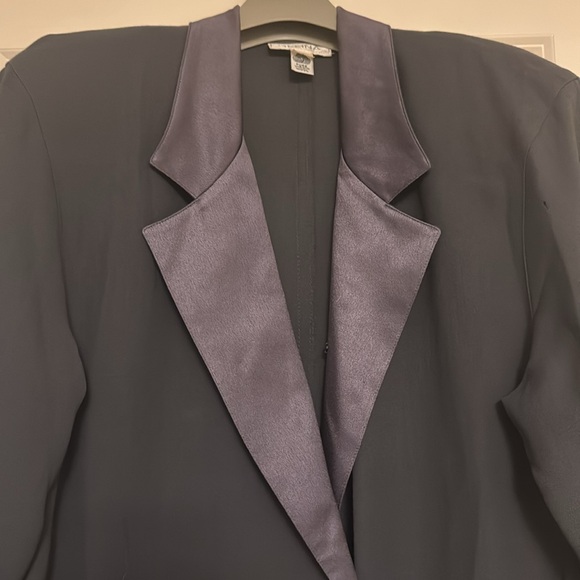 Wow!  Unlined 100% wool crepe coat/dress. Size 12 in excellent condition. - Picture 2 of 4